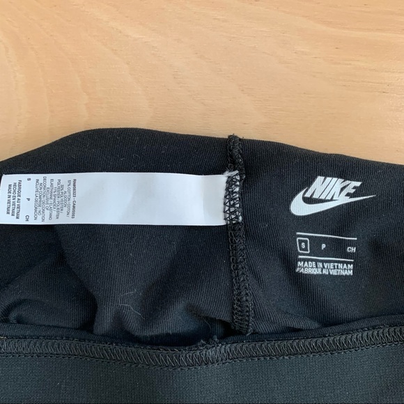 Nike All Over Print Swoosh Legging - Picture 3 of 3